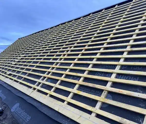 Charpente complète sur les toits de rouen